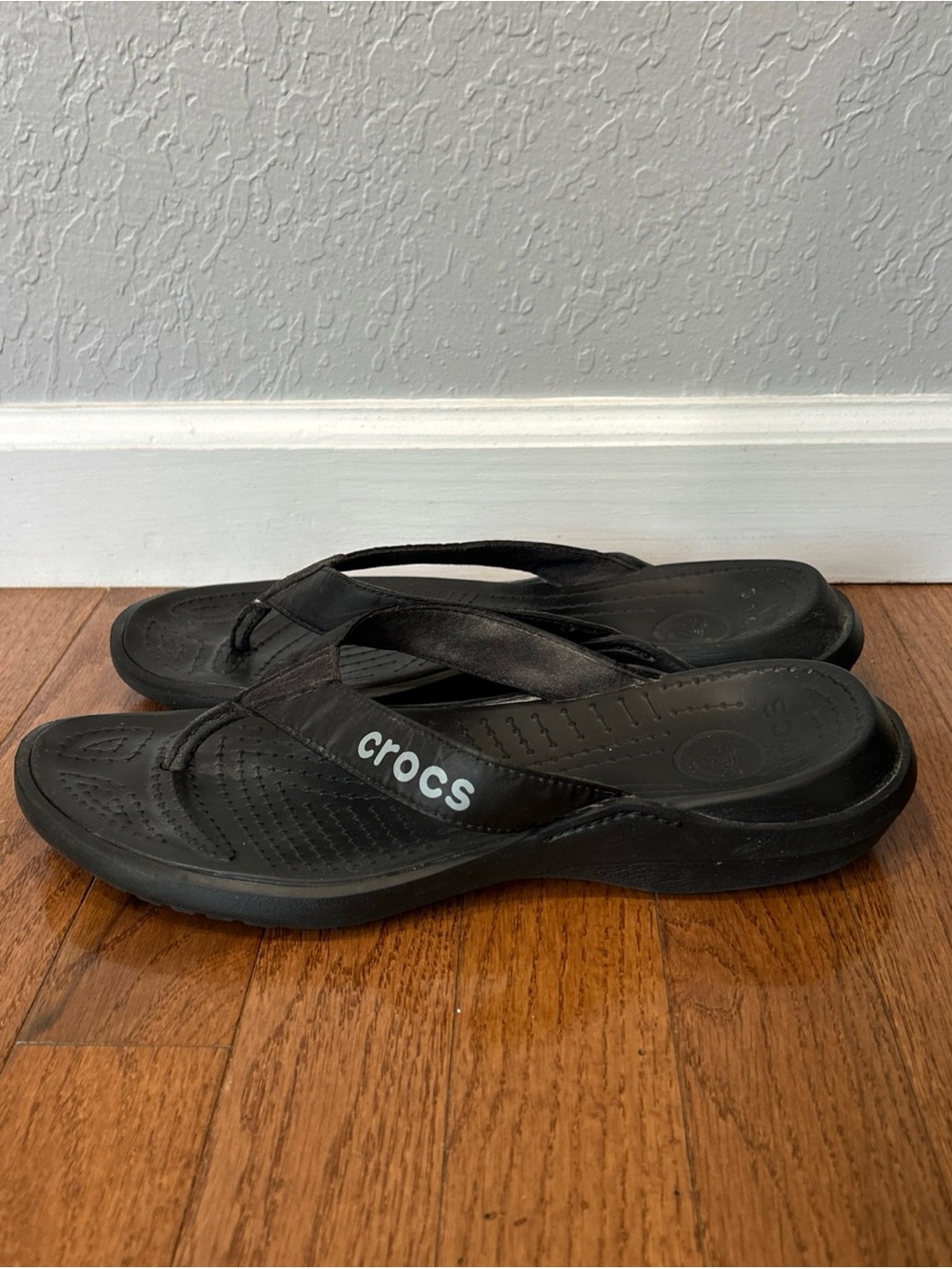 Crocs Capri IV Thong Sandals Flip Flops Women’s Size 9 Black